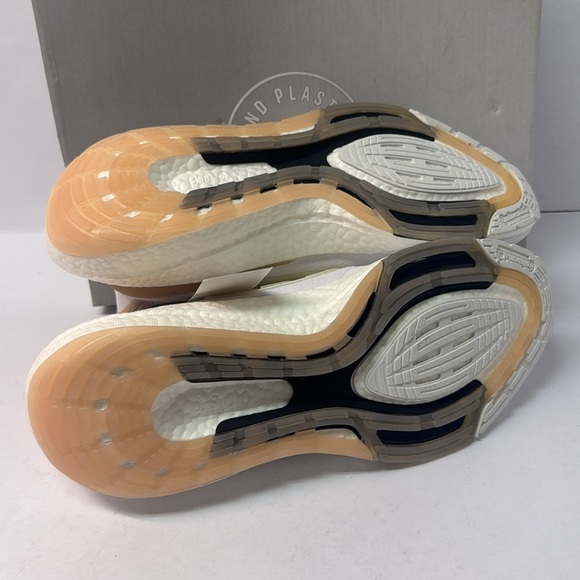 Adidas Uptraboost 22 White and pink mens Running Shoes - Picture 5 of 6